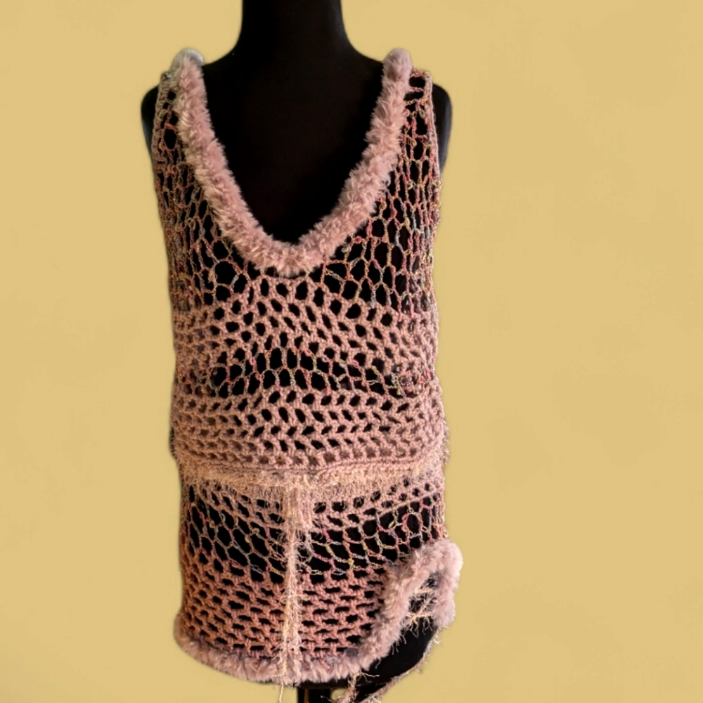 Lg crochet skirt and top light pick furry edges